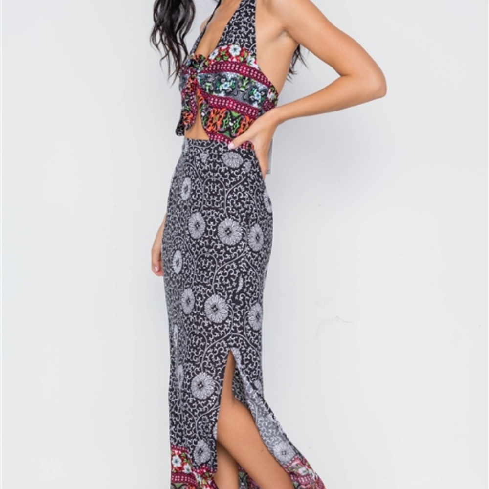 BLACK FLORAL PAISLEY PRINT SITE SLIT MAXI DRESS